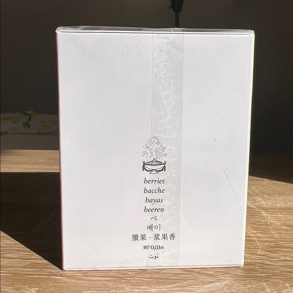 Diptyque Baies White Scented Candle bougie perfume berries - Picture 4 of 4